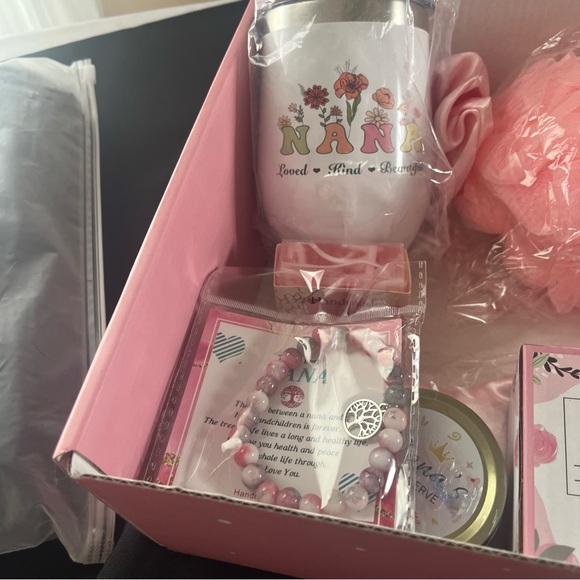 Nana Pink Floral Gift Set - Picture 6 of 9